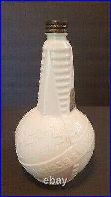 Cider Label & Lid World's Fair Uranium Milk Glass Globe Bottle Decanter 1939