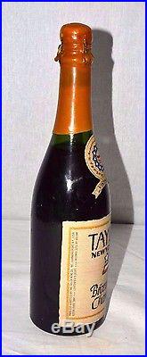 Original 1966 Taylor New York State bicentennial Champagne Full Bottle T44